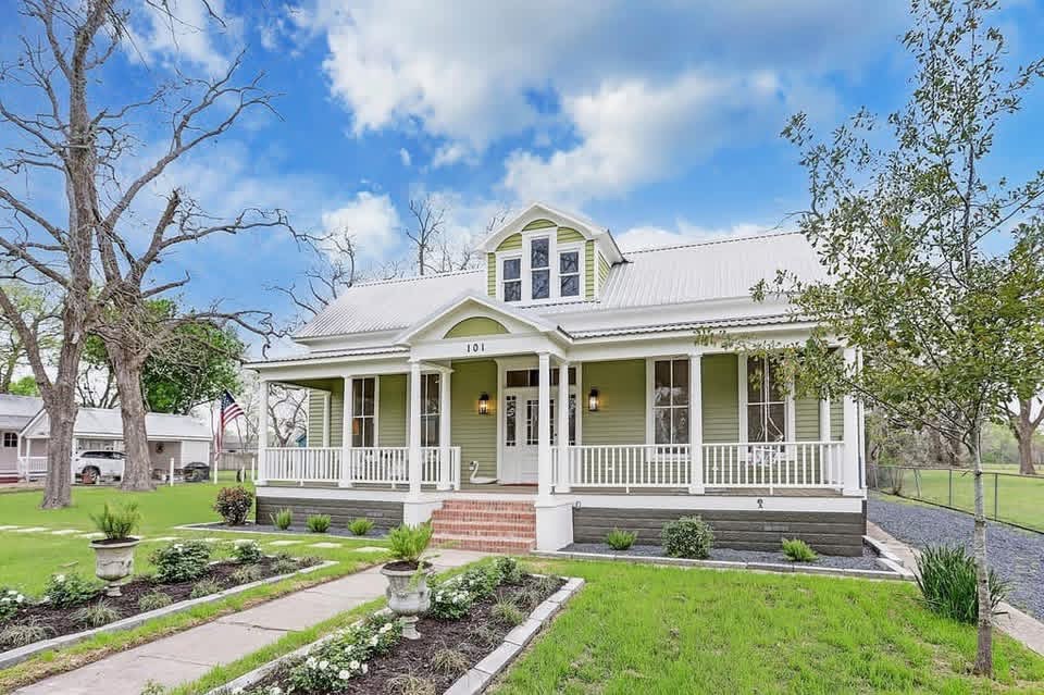 Historic Texas farmhouse restoration by Vitek Construction